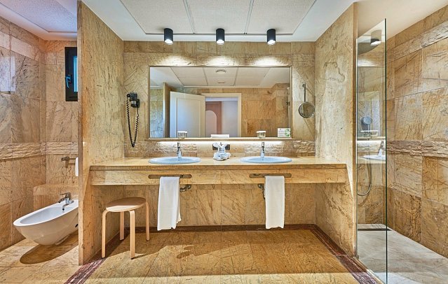 Serrano Palace - Beispiel Bad (Zimmercodierungen DB2, D2P & D2M)