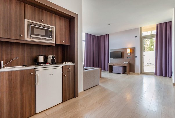 Marins Beach Club - Wohnbeispiel Suite Erdgeschoss mit Terrasse (Zimmercodierung WB2)