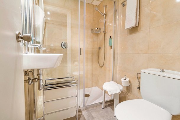 Eix Lagotel Holiday Resort - Beispiel Bad (Zimmercodierungen DB1, DB2, FB1, FB2, AB1 & AB2)