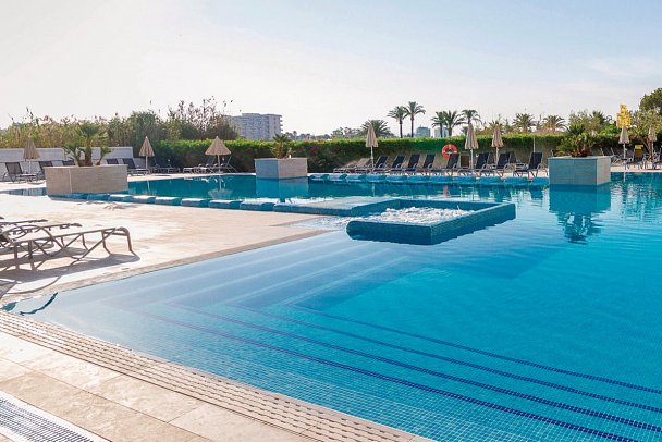 Eix Lagotel Holiday Resort