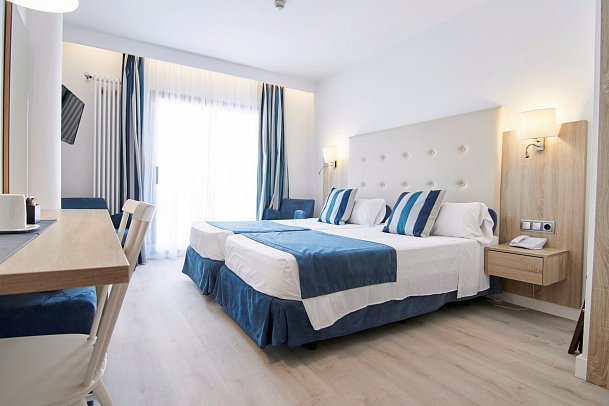 Los Geranios - Wohnbeispiel Doppelzimmer Komfort seitl. Meerblick (Zimmercodierung DBN)