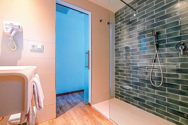 Pinos Playa - Beispiel Bad (Zimmercodierungen DB1, DBN, DBM & EB1)