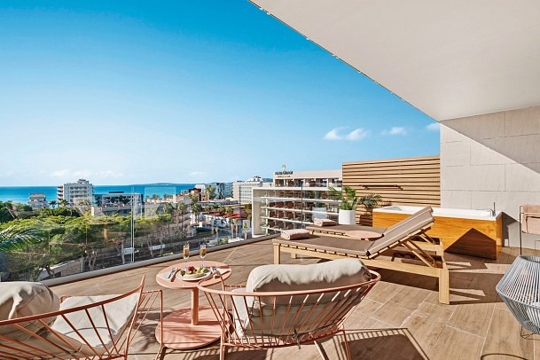 Aubamar Palma Resort - Wohnbeispiel Suite Pool - und Meerblick (Zimmercodierung WBM)