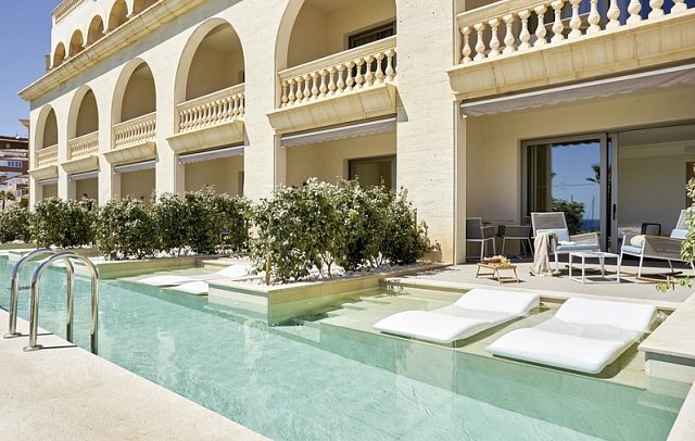 Pure Salt Port Adriano - Superior Swim-up