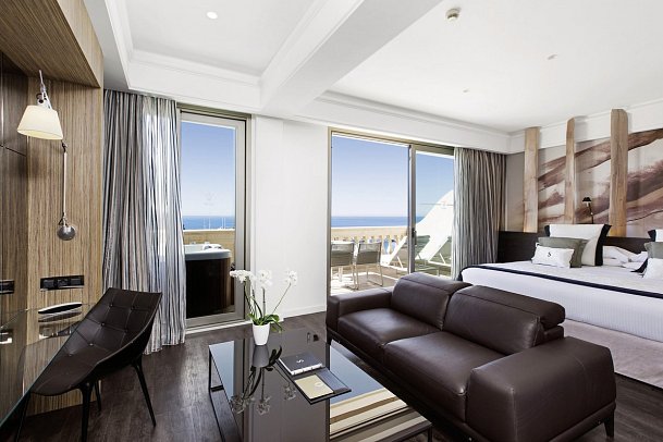 Pure Salt Port Adriano - Wohnbeispiel Juniorsuite Meerblick Whirlpool (Zimmercodierungen J2M & J4M)