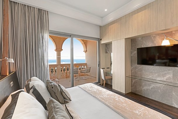 Pure Salt Port Adriano - Wohnbeispiel Doppelzimmer Deluxe Meerblick (Zimmercodierungen DD1 & DD2)