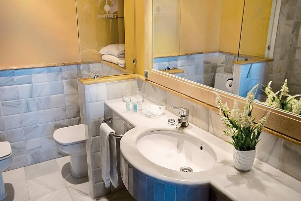 Hipotels Eurotel Punta Rotja - Beispiel Bad (Zimmercodierungen DNN & DNM)