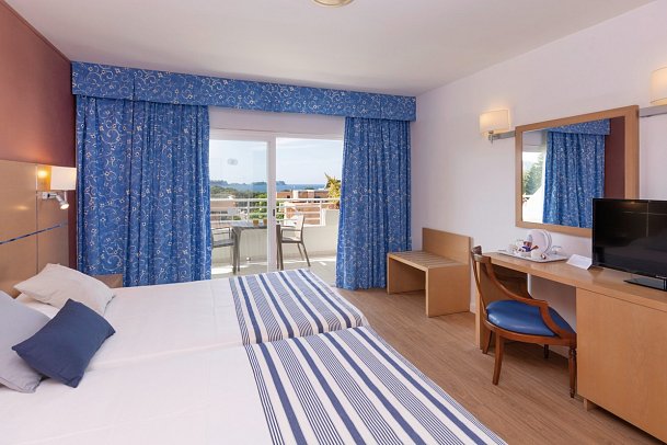 Mar Hotels Paguera & Spa - Wohnbeispiel Appartement 1 Schlafzimmer seitl. Meerblick (Zimmercodierung ABN)