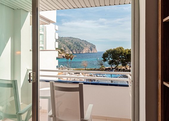 Alua Gran Camp de Mar - Wohnbeispiel Doppelzimmer frontaler Meerblick (Zimmercodierung D1M)