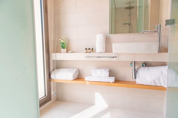 Pure Salt Port de Sóller - Wohnbeispiel Doppelzimmer Meerblick (Zimmercodierungen D1M & D2M)