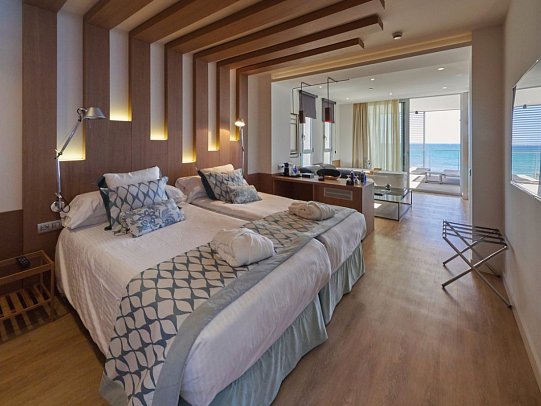 Pure Salt Garonda - Wohnbeispiel Juniorsuite Meerblick (Zimmercodierungen J1M & J2M)