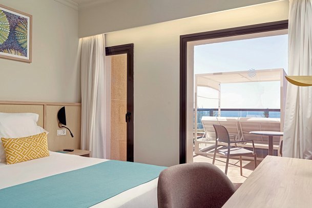 AluaSoul Palma - Wohnbeispiel Doppelzimmer Premium My Favourite Club mit Bali Bett (Zimmercodierung DM1)