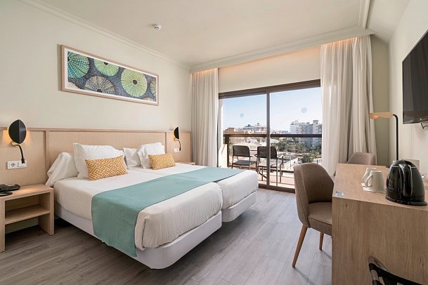 AluaSoul Palma - Wohnbeispiel Doppelzimmer Superior Pool- und seitlicher Meerblick (Zimmercodierung DSP)