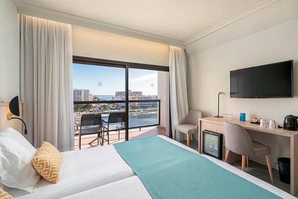 AluaSoul Palma - Wohnbeispiel Doppelzimmer Superior Pool- und seitl. Meerblick (Zimmercodierung DSP)