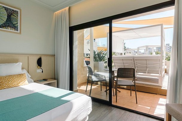 AluaSoul Palma - Wohnbeispiel Doppelzimmer Premium My Favourite Club mit Bali Bett (Zimmercodierung DM1)