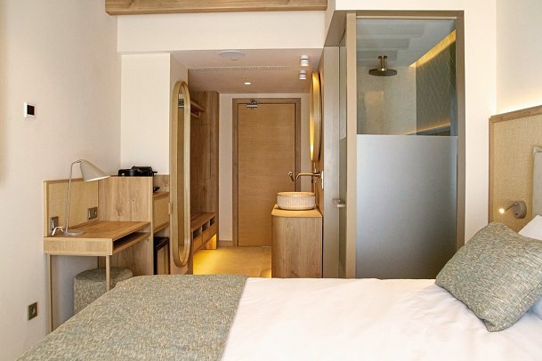 Iberostar Selection Es Trenc - Wohnbeispiel Doppelzimmer Premium Meerblick mit Terrasse (Zimmercodierungen DM1 & DM2)