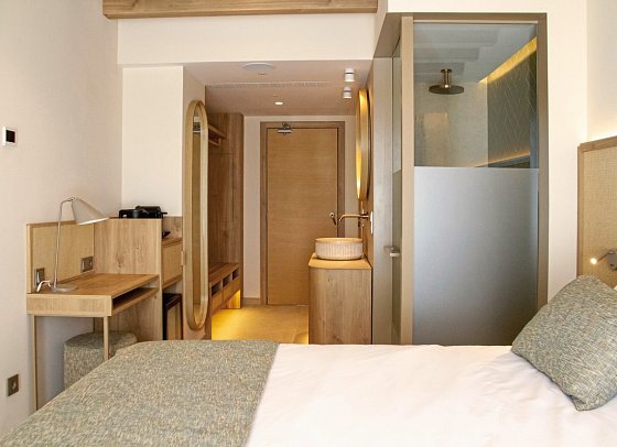 Iberostar Selection Es Trenc - Wohnbeispiel Doppelzimmer Premium Meerblick mit Terrasse (Zimmercodierungen DM1 & DM2)