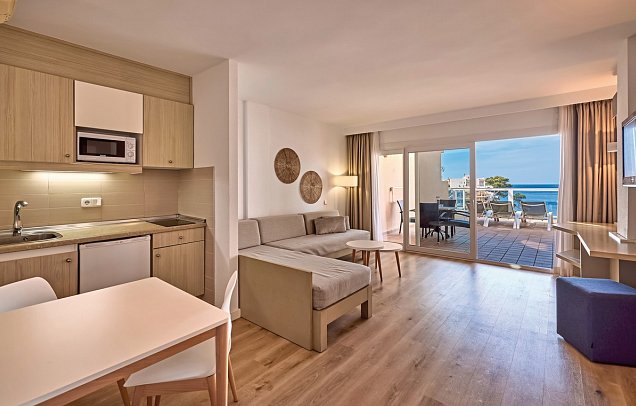 Universal Aparthotel Don Camilo - Wohnbeispiel Apt. 1 Schlafzimmer Meerblick (Zimmercodierung ABM)