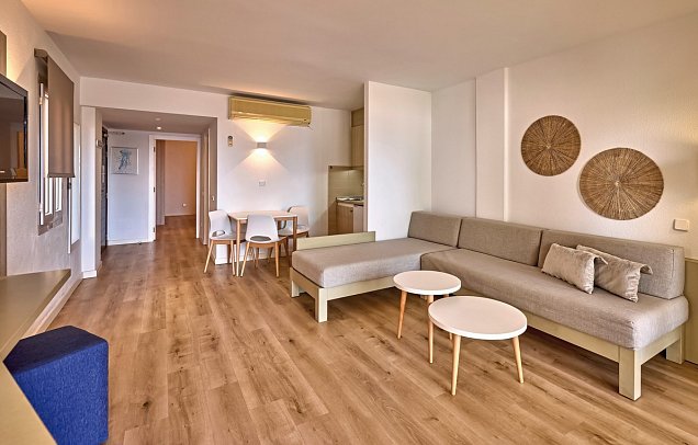 Universal Aparthotel Don Camilo - Wohnbeispiel Apt. 1 Schlafzimmer Meerblick (Zimmercodierung ABM)