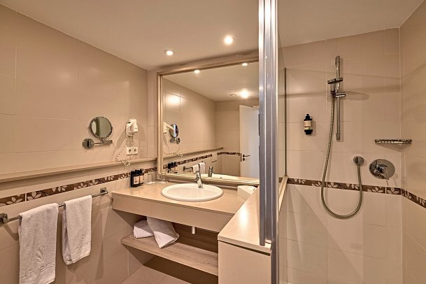 Universal Aparthotel Don Camilo - Beispiel Bad (Zimmercodierung ABM)