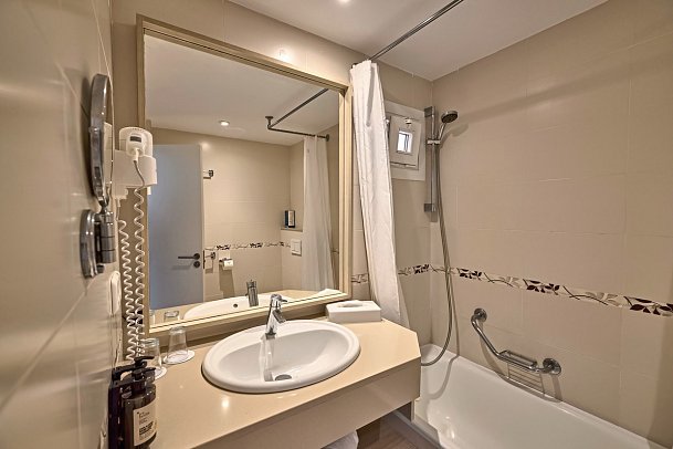 Universal Aparthotel Don Camilo - Beispiel Bad (Zimmercodierung SBM)