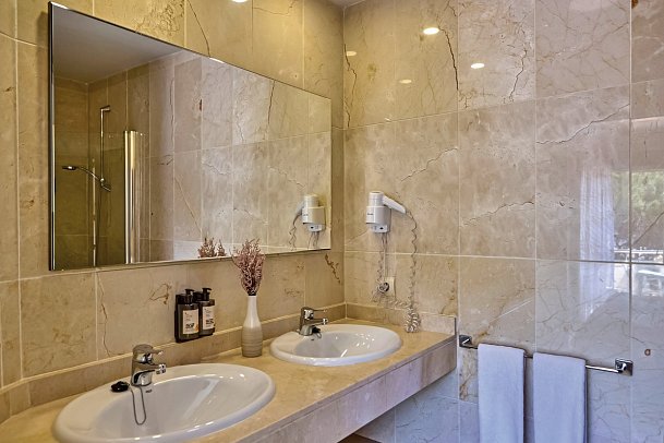 Universal Hotel Aquamarin - Beispiel Bad (Zimmercodierung VB1)