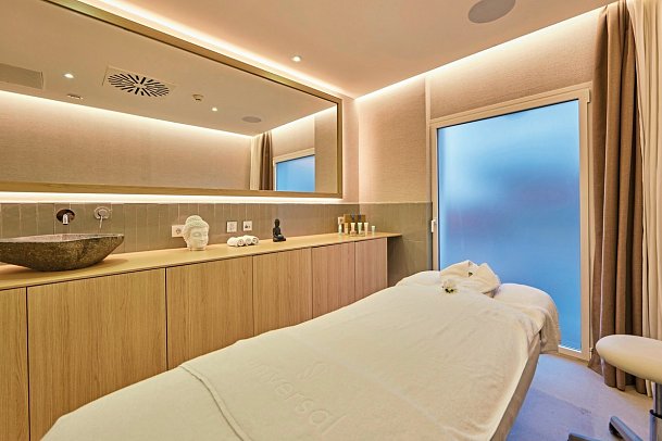 Universal Hotel Aquamarin