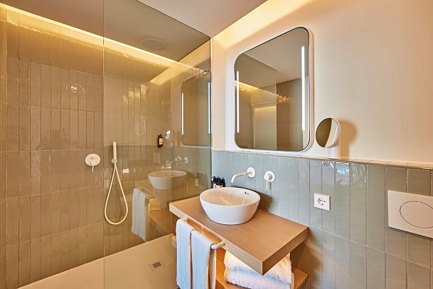 Universal Hotel Aquamarin - Wohnbeispiel Doppelzimmer Meerblick (Zimmercodierung DBM)