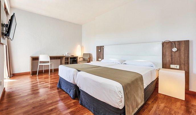 Globales Cala Viñas - Wohnbeispiel Doppelzimmer seitl. Meerblick (Zimmercodierung DBN)