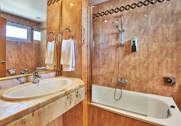 Globales Cala Viñas - Wohnbeispiel Doppelzimmer Meerblick (Zimmercodierung DBM)