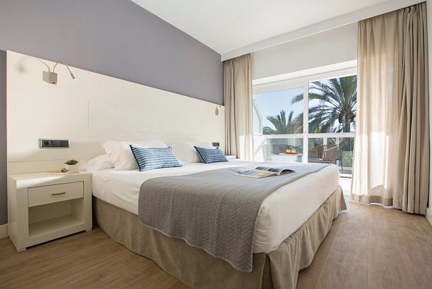 Las Gaviotas Suites - Wohnbeispiel Doppelzimmer Premium Poolblick (Zimmercodierungen DMD & DMP)