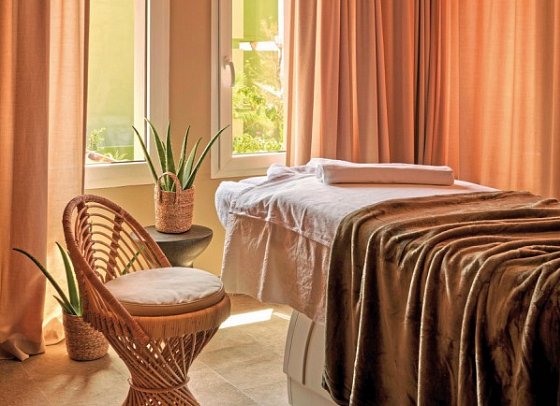 Bikini Island & Mountain Hotel Es Trenc