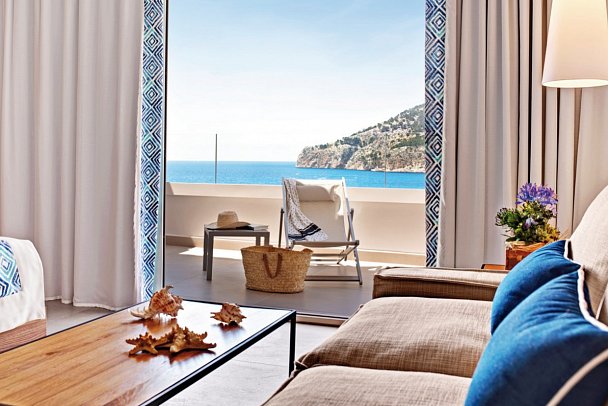 Bahía Suites Camp de Mar - Wohnbeispiel Juniorsuite Llaüt frontaler Meerblick (Zimmercodierung JBM)