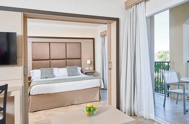 Zafiro Cala Mesquida - Wohnbeispiel Suite 1 Schlafzimmer (Zimmercodierungen AB1, AB3, A1Q, A2Q, AB2, AB4, A1P, A3P, A2P, A4P, A1N, A2N, OV1 & OV2)