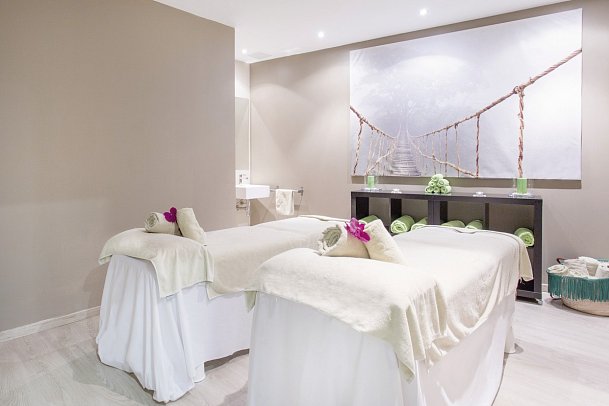 Be Live Adults Only Marivent