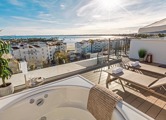 Bordoy Alcudia Port Suites - Wohnbeispiel Suite Dachterrasse Meerblick (Zimmercodierung WBM)