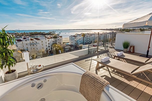 Bordoy Alcudia Port Suites - Wohnbeispiel Suite Dachterrasse Meerblick (Zimmercodierung WBM)