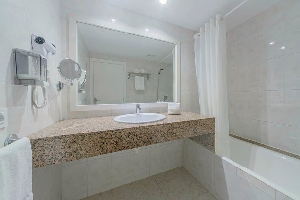 Club Simó - Beispiel Bad (Zimmercodierungen AB1 & AB2)