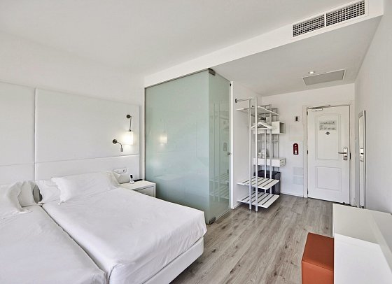 Astoria Playa - Wohnbeispiel Doppelzimmer grosser Balkon mit Bali Bed (Zimmercodierung DB2)