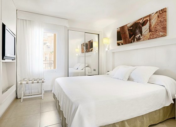 Iberostar Waves Club Cala Barca - Wohnbeispiel (Zimmercodierungen JB1, JB2, J1M, J2M, AB1, AB2, OB1 & OB2)
