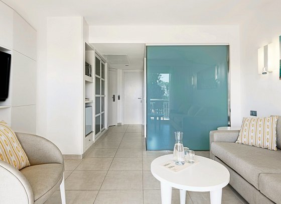 Iberostar Waves Club Cala Barca - Wohnbeispiel Juniorsuite (Zimmercodierungen JB1, JB2, J1M & J2M)