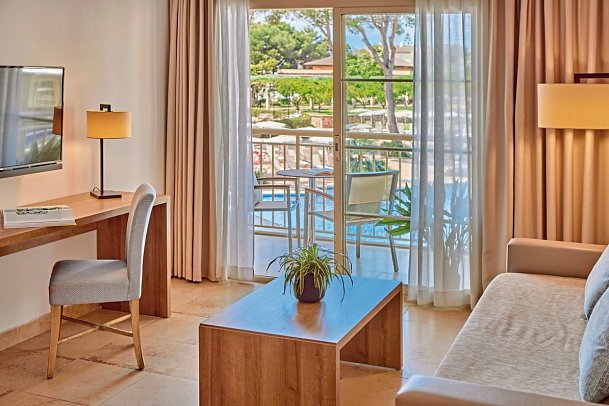 Zafiro Mallorca - Wohnbeispiel Suite 1 Schlafzimmer Poolblick (Zimmercodierungen A1P & A2P)