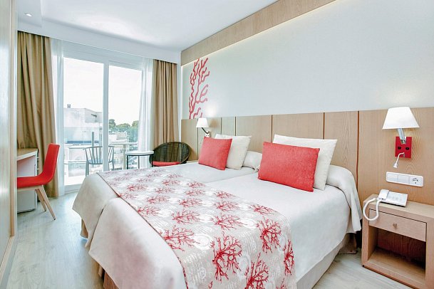 Universal Hotel Perla - Wohnbeispiel Doppelzimmer Bergblick (Zimmercodierung DBB)