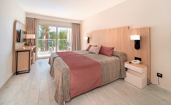 Calimera Fido Gardens - Wohnbeispiel Familienzimmer mit Verbindungstür (Zimmercodierung FV1)