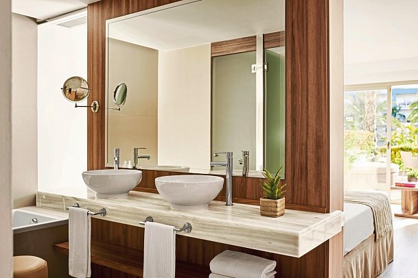 Zafiro Palace Alcudia - Beispiel Bad (Zimmercodierungen JB1, JB3, J1D, J2D, J1P, J2P, J1Q, J2Q, JB2, JB4, WB1, WB3, WB2 & WB4)