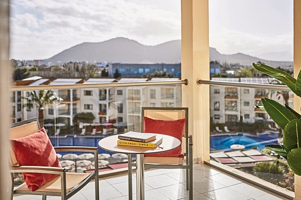 Zafiro Tropic - Wohnbeispiel Suite 1 Schlafzimmer Poolblick (Zimmercodierungen A1P & A2P)