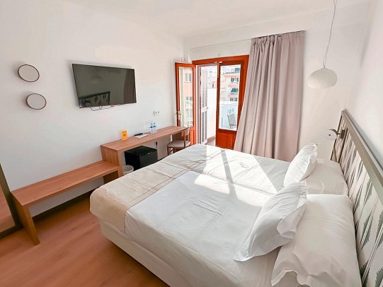 Eix Alcudia - Wohnbeispiel Doppelzimmer Poolblick renoviert (Zimmercodierungen D3P & D4P)