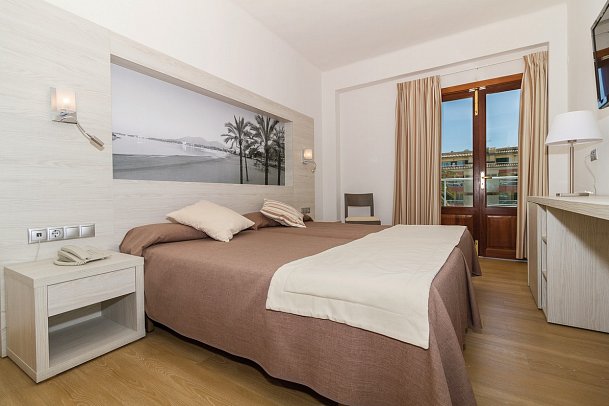 Eix Alcudia - Wohnbeispiel Doppelzimmer Poolblick (Zimmercodierungen D1P & D2P)
