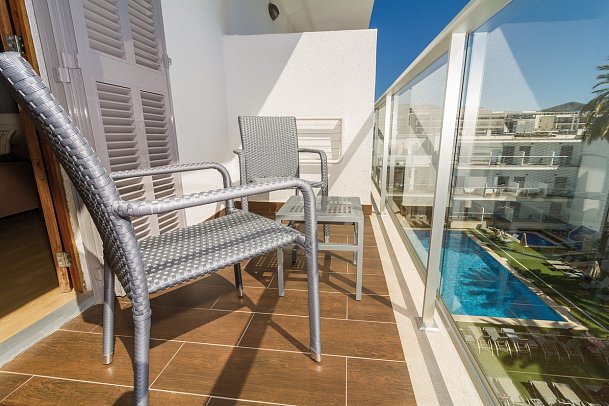 Eix Alcudia - Beispiel Balkon (Zimmercodierungen D1P & D2P)