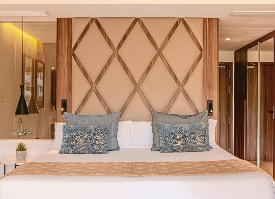 Zafiro Palace Palmanova - Wohnbeispiel Juniorsuite Swim-Up Poolblick (Zimmercodierungen J1Q & J2Q)